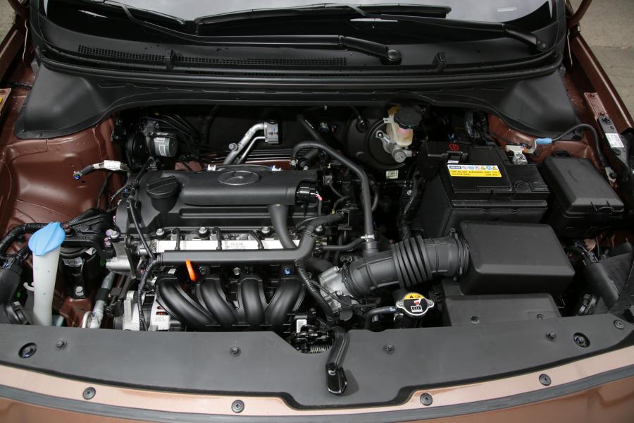  Hyundai i20 Coupe 2015 года  (фото 21 из 30)
